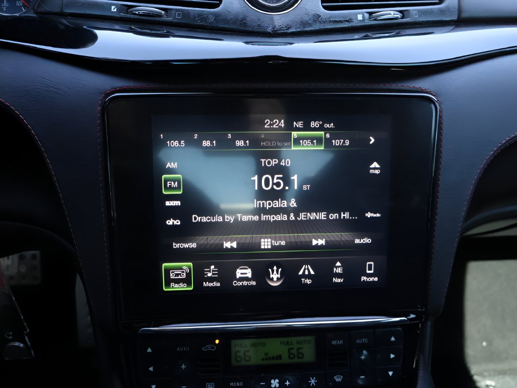 Used 2018 White Maserati Sport image 23