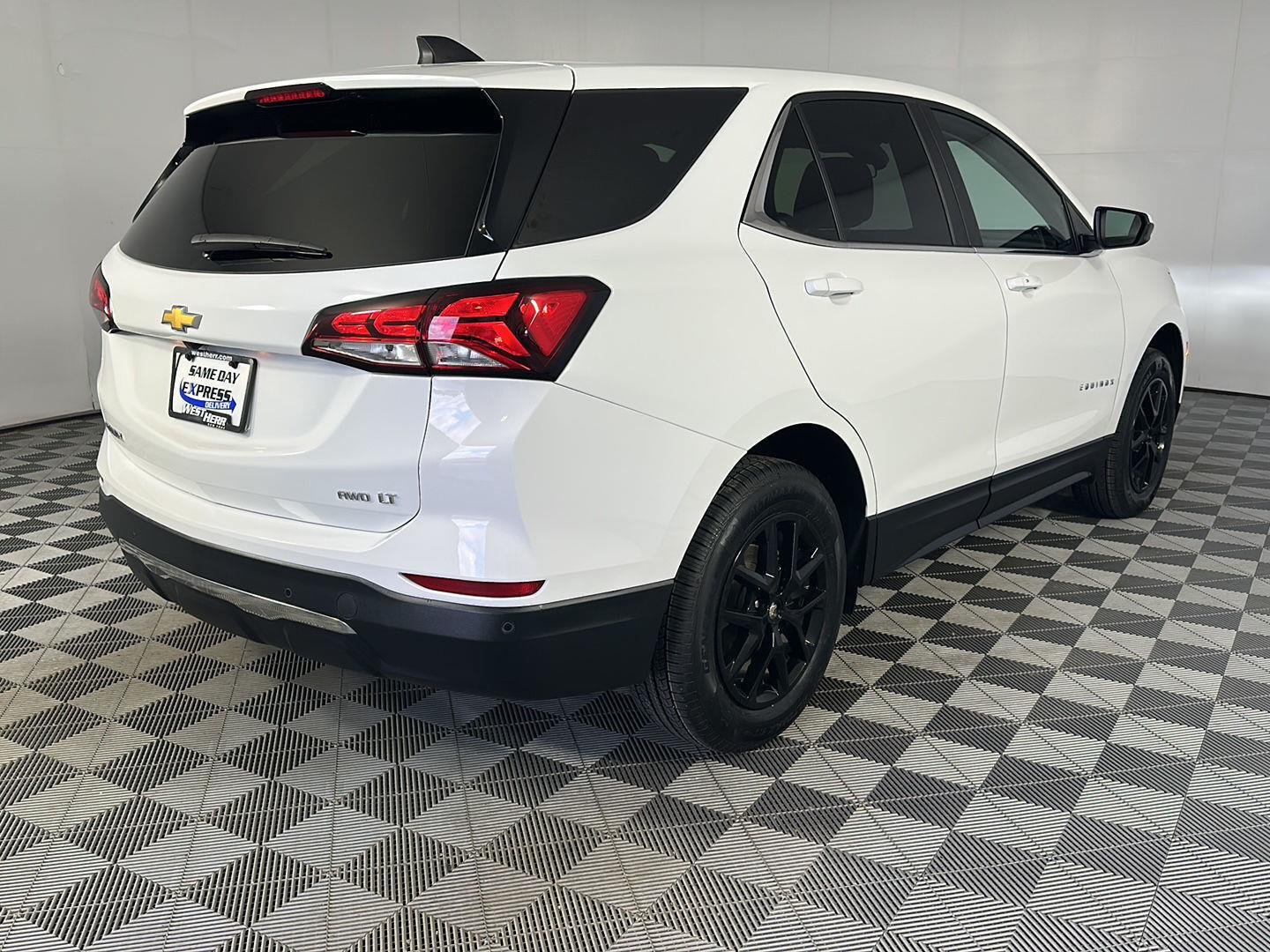 Used 2024 Summit White Chevrolet LT image 7