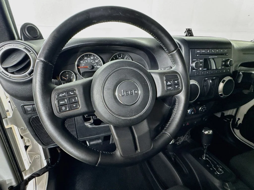 Used 2012 White Jeep Rubicon image 12