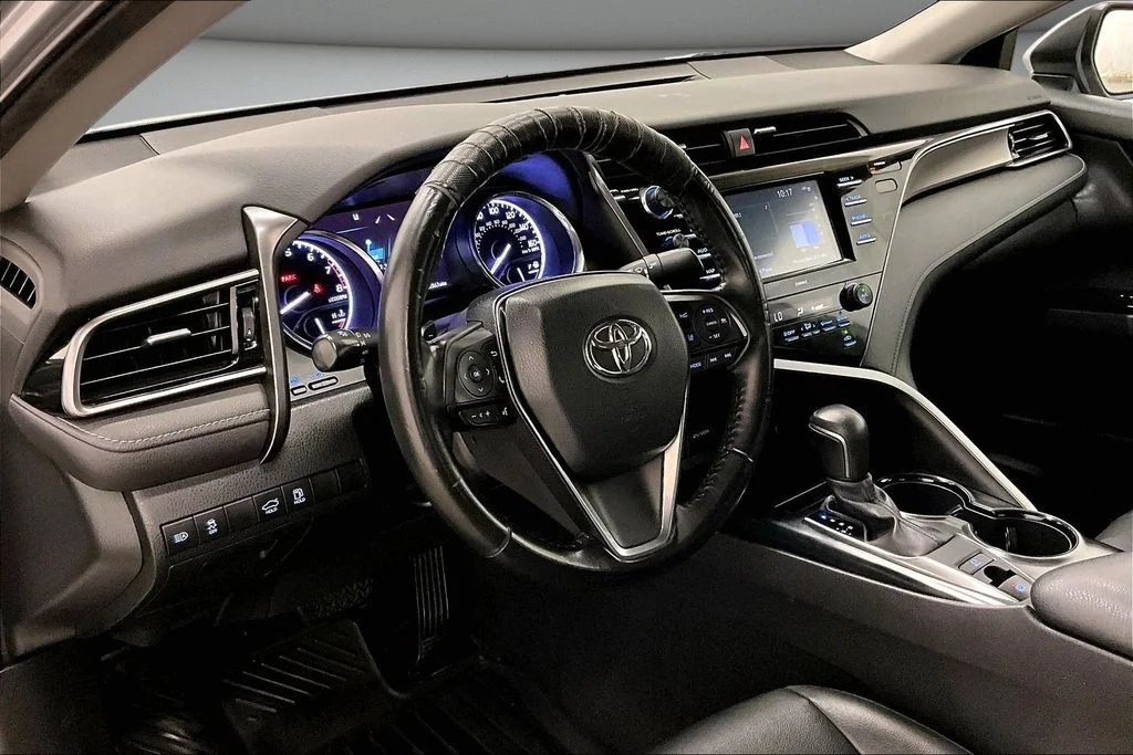 Used 2020 Silver Toyota SE image 17