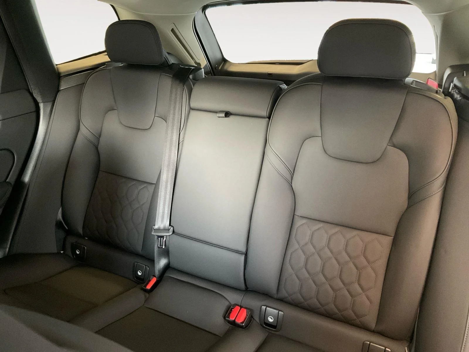 2026 Volvo XC60 Plus - Photo 13