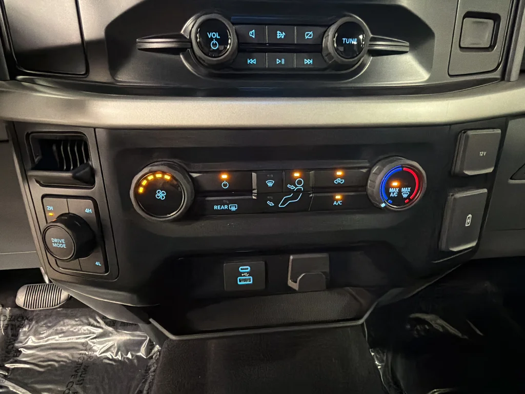 Used 2023 Black Ford XLT image 21