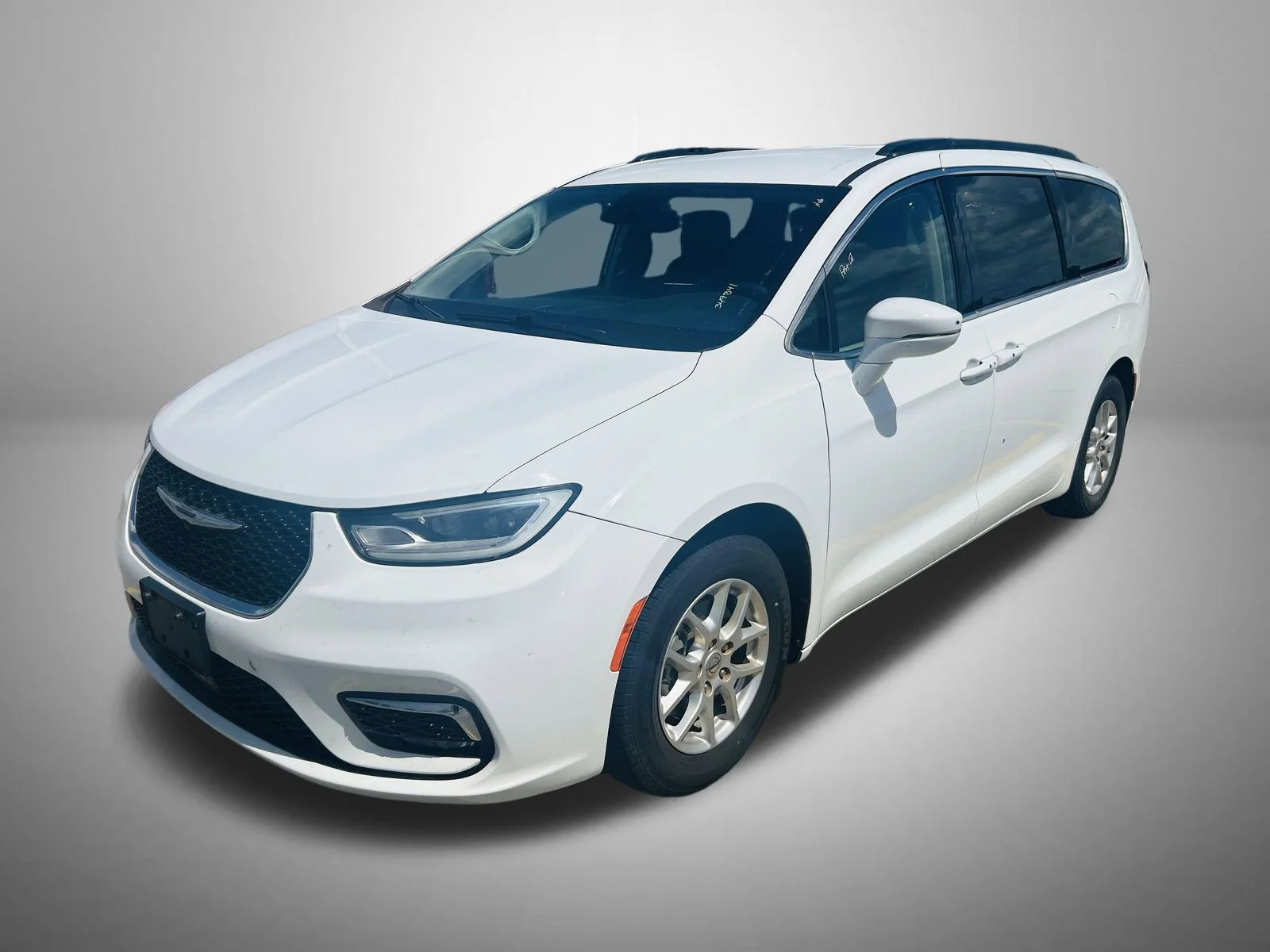 Used 2022 White Chrysler Touring L image 1