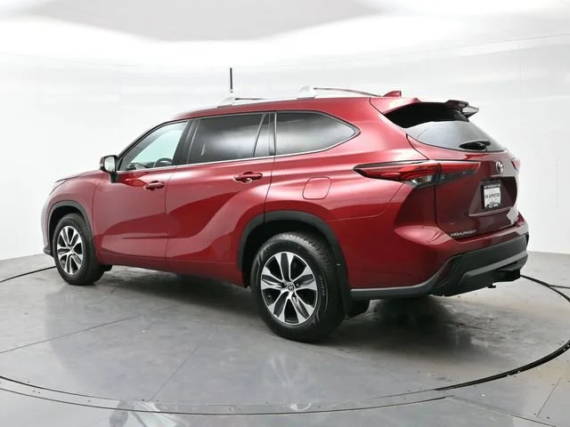 Used 2022 Ruby Flare Pearl Toyota XLE image 5