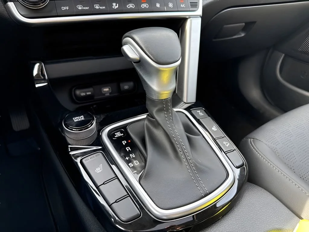 Used 2023  Kia EX image 19