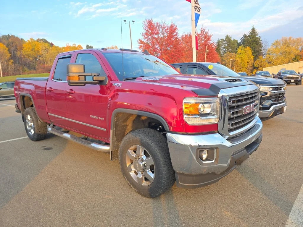 Used 2018 RED QUARTZ TINTCOAT GMC SLE image 3