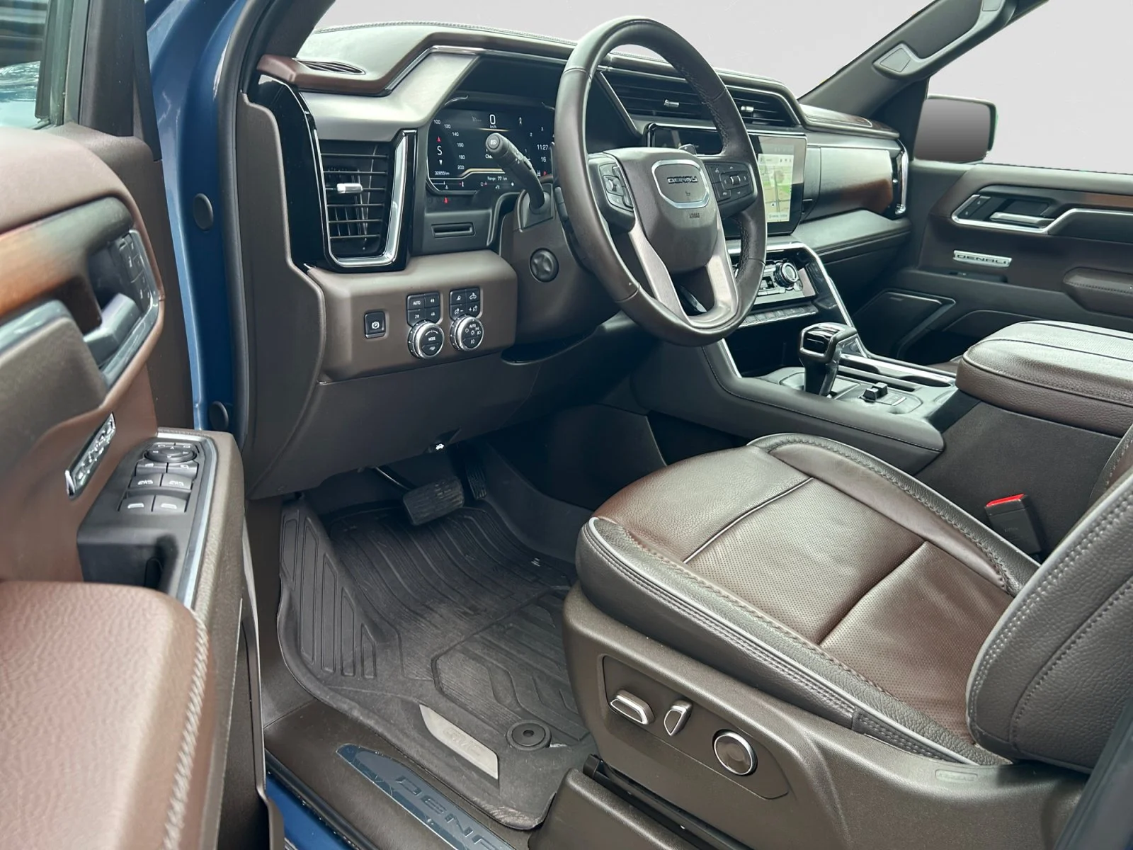Used 2025 Blue GMC Denali Crew Cab image 13