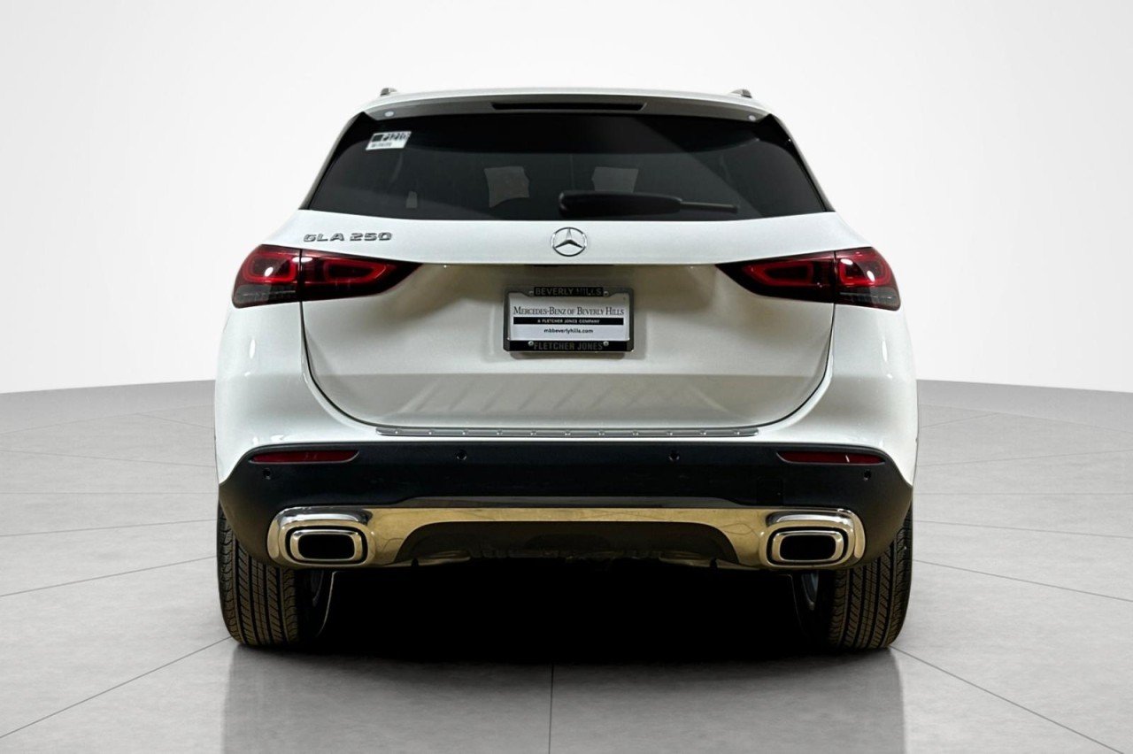 Used 2023 Polar White Mercedes-Benz GLA 250 image 4