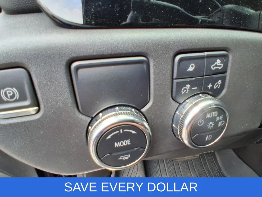 Used 2024 Black GMC SLT image 18