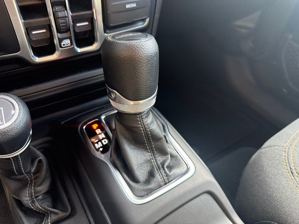 Used 2024 Green Jeep Sport S image 32