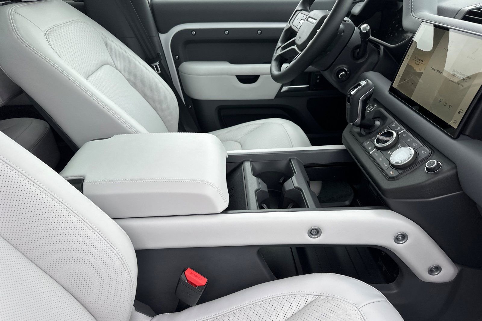 Used 2025  Land Rover S image 16