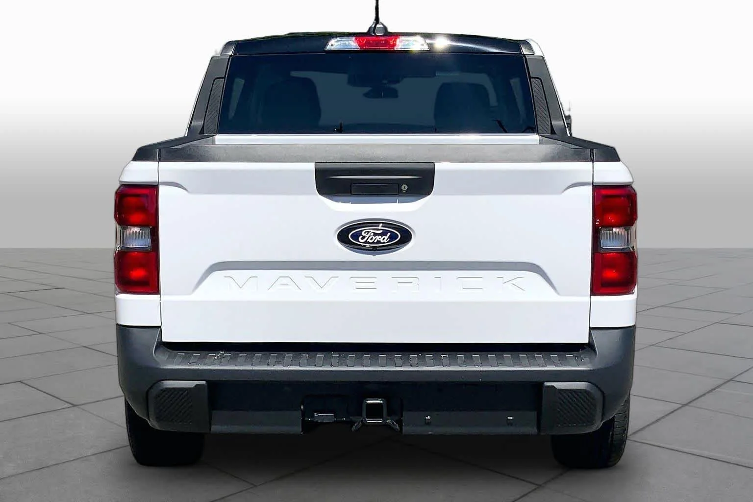 New 2026 Oxford White Ford XLT image 4