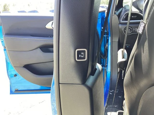 New 2026 Blue Pearl Chrysler SELECT AWD image 21