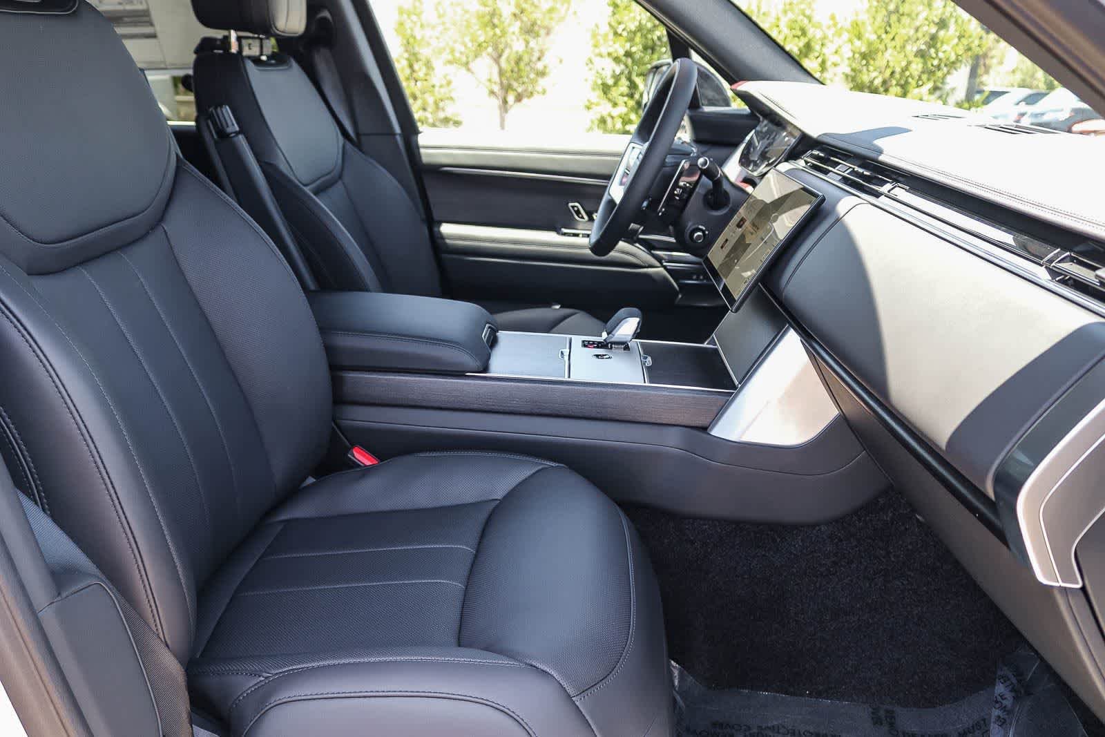 New 2026 Fuji White Land Rover SE image 15