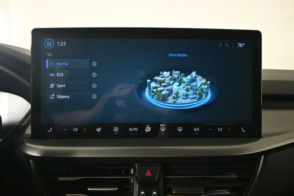 Used 2023  Ford Active image 27