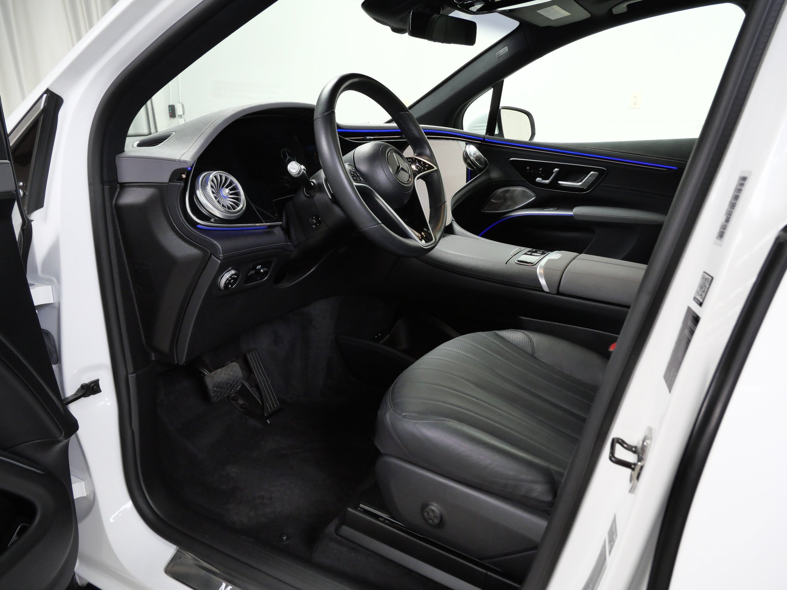 Certified Used 2023 Polar White Mercedes-Benz EQS 580 image 13