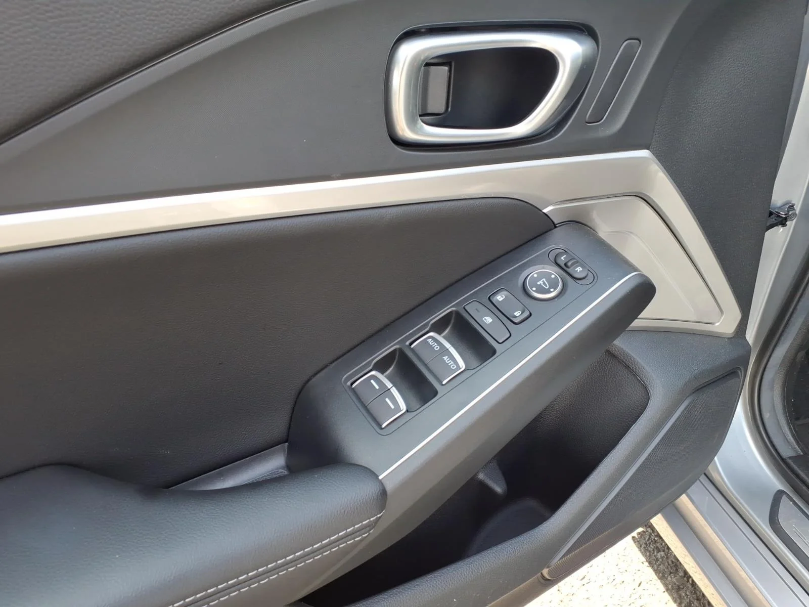 Certified Used 2025 Silver Acura w/A-Spec Package image 18