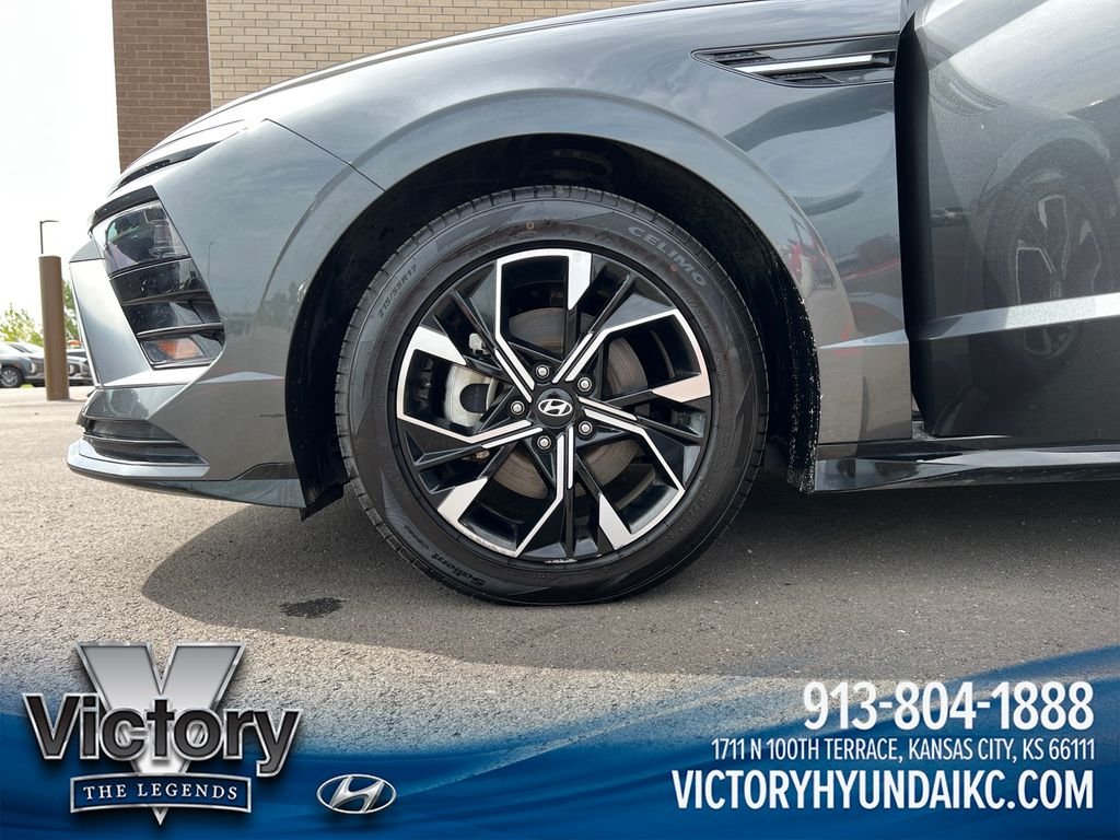 Used 2025 Gray Hyundai SEL image 27