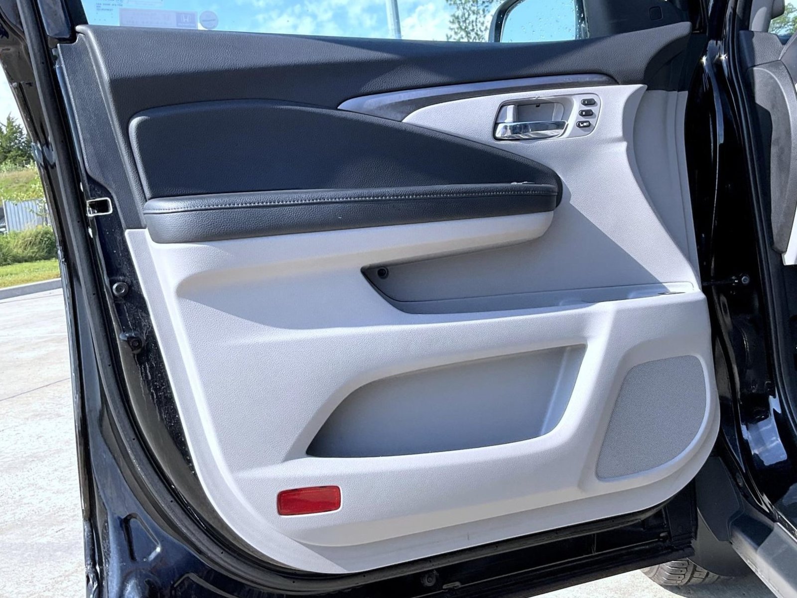 Used 2019 Crystal Black Pearl Honda EX-L image 9