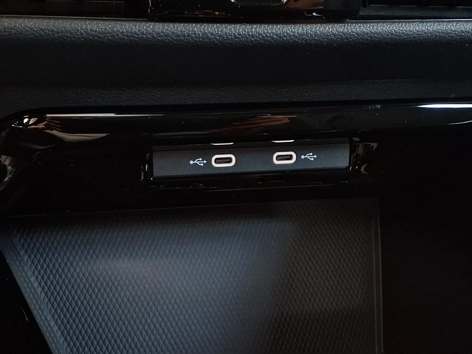 New 2026 Mythos Black Metallic Volkswagen 2.0T image 10