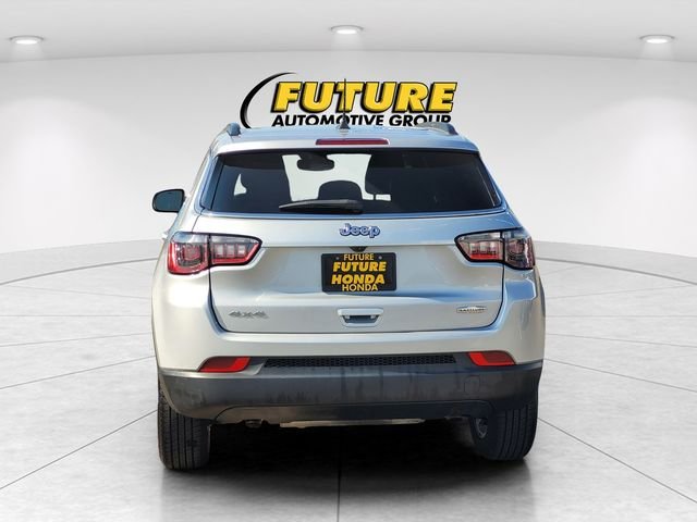 Used 2024 Silver Jeep Latitude image 8
