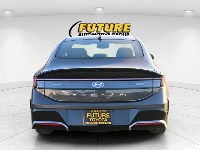 Used 2025 Gray Hyundai SEL image 5
