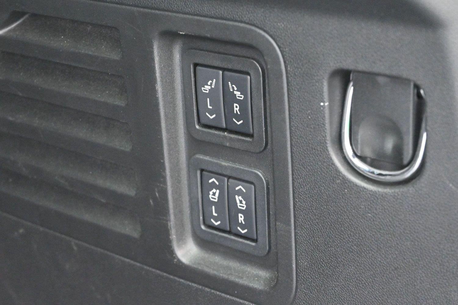 Used 2025 Iridescent Pearl Tricoat Chevrolet FWD High Country image 10