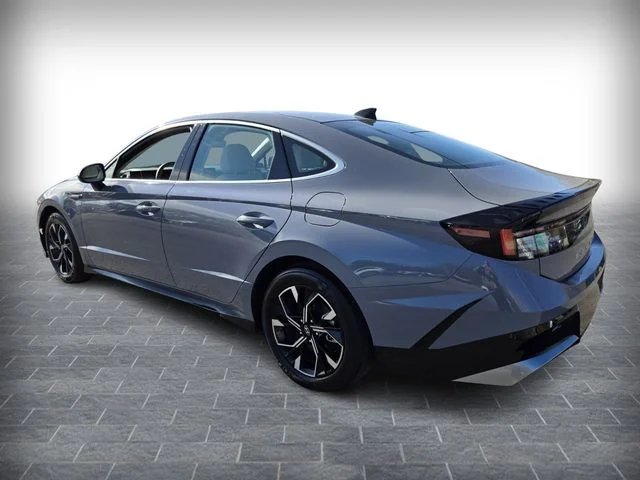 Used 2025 Blue Hyundai SEL image 6