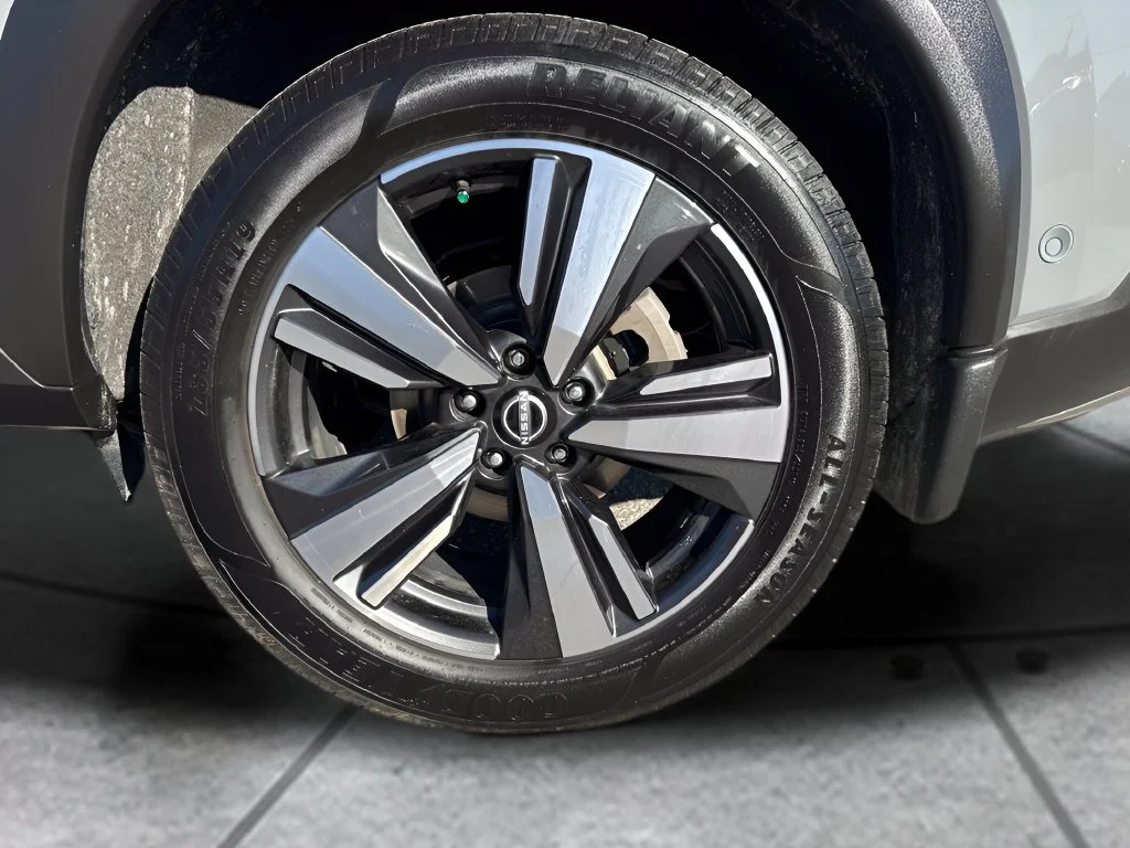 Used 2023 Gray Nissan Platinum image 34