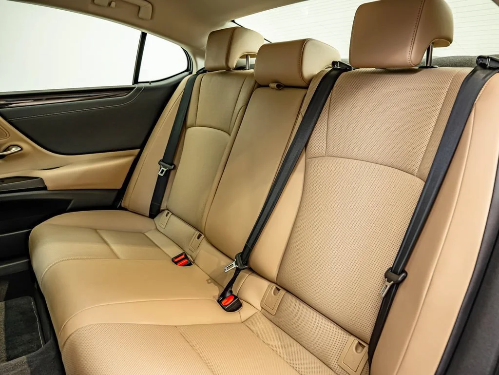Used 2019 White Pearl Lexus 350 image 37