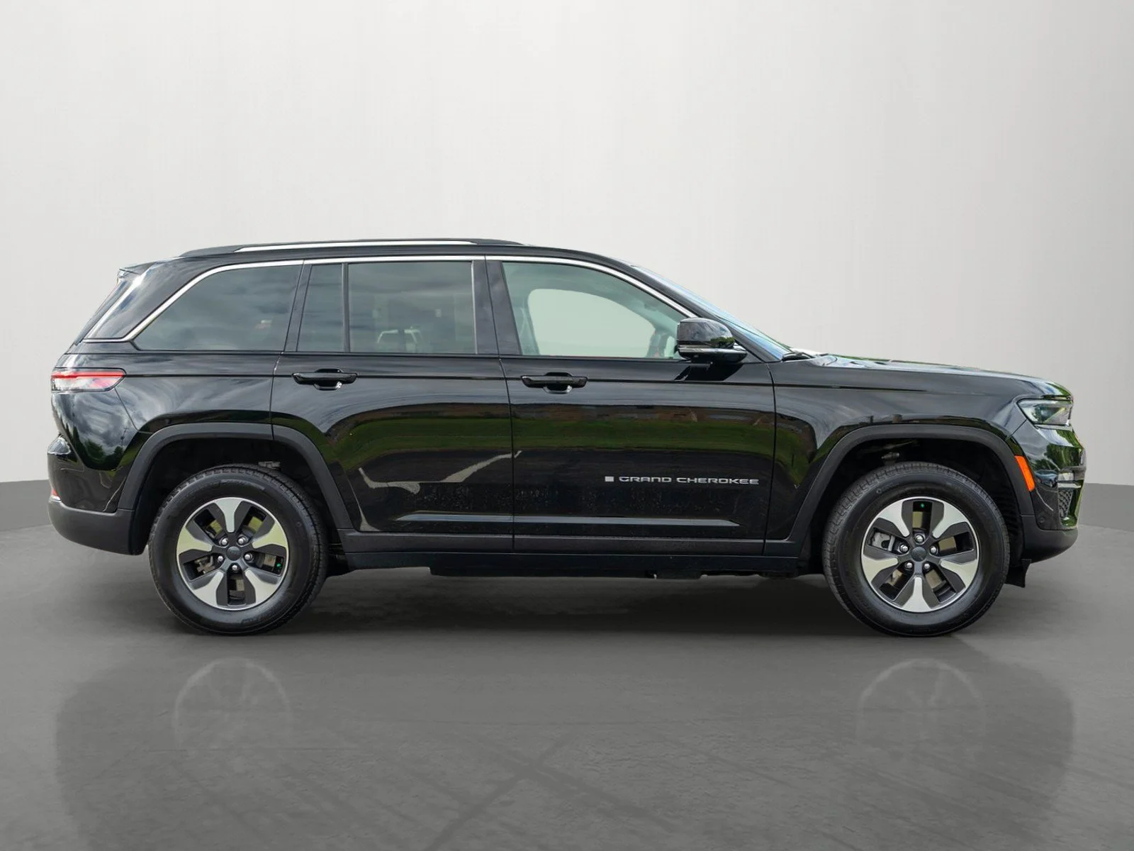 Used 2023 Diamond Black Crystal Pearlcoat Jeep 4xe image 8