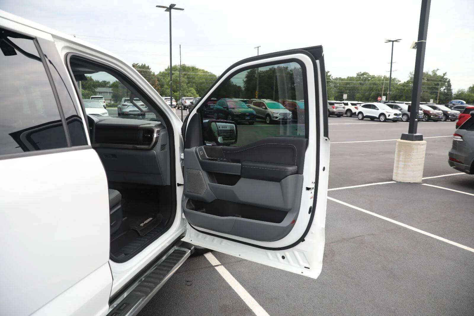 Certified Used 2024 Oxford White Ford XLT image 29