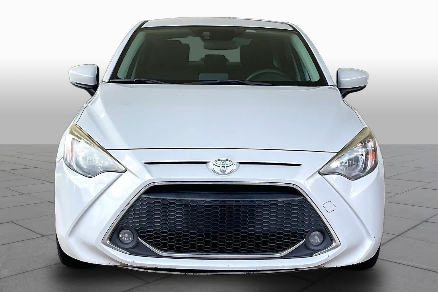 Used 2019 Icicle Toyota LE image 4