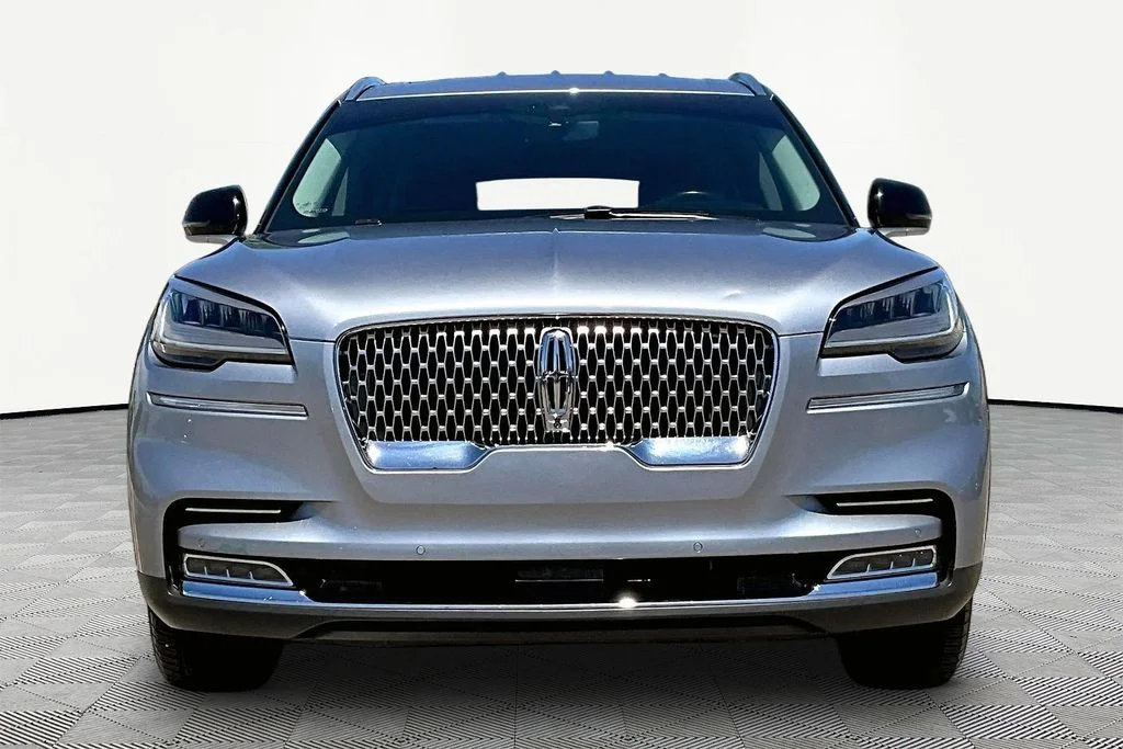 Used 2020 Radiance Metallic Lincoln Reserve image 3