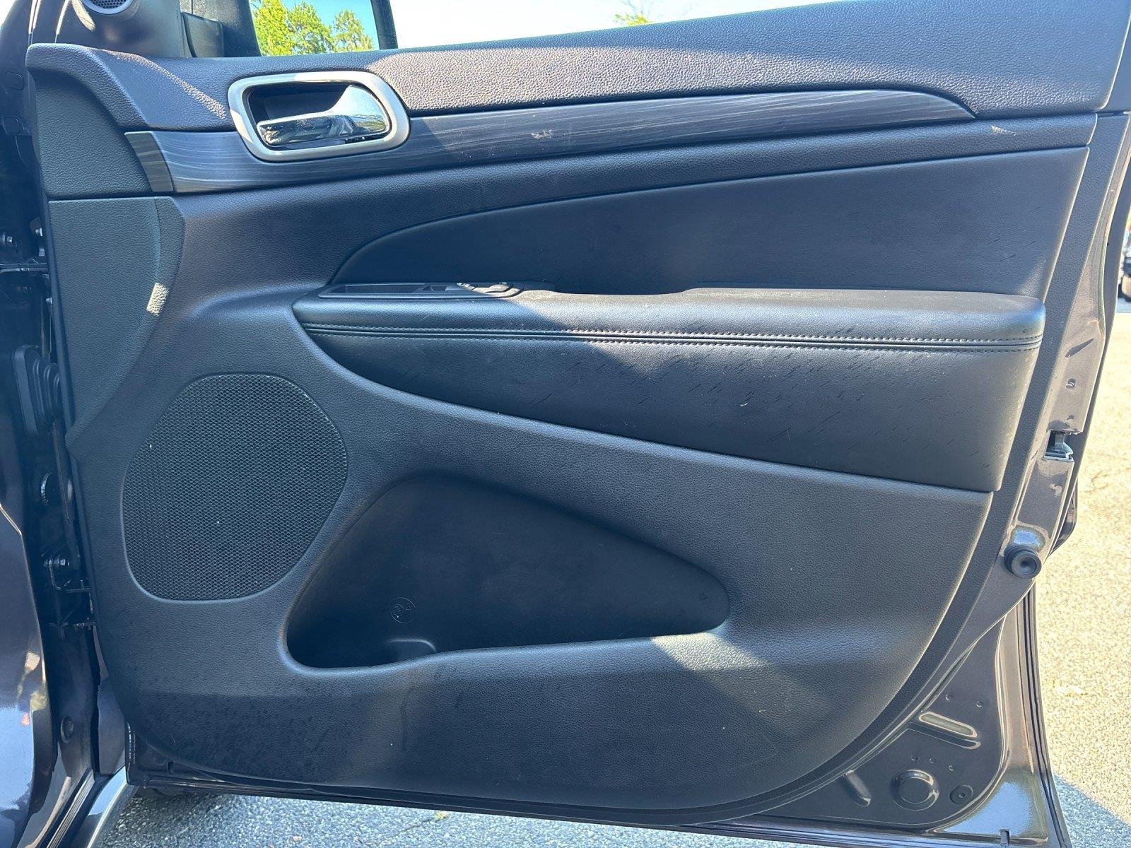 Used 2020 Granite Crystal Metallic Clearcoat Jeep Altitude image 39