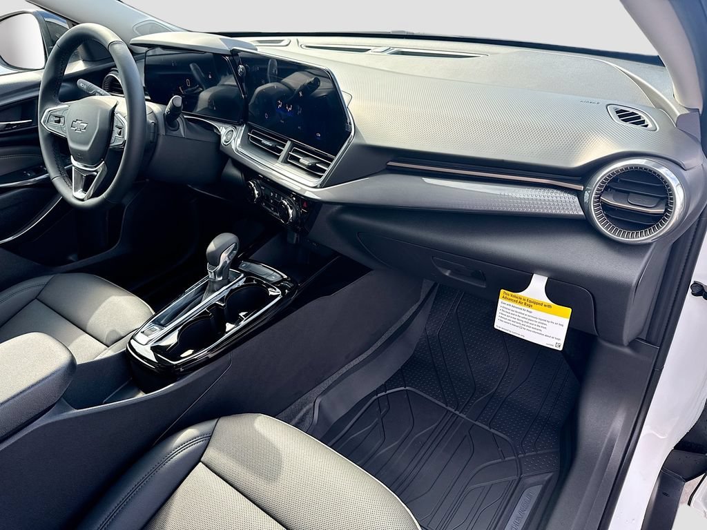 New 2026 Summit White Chevrolet ACTIV image 30