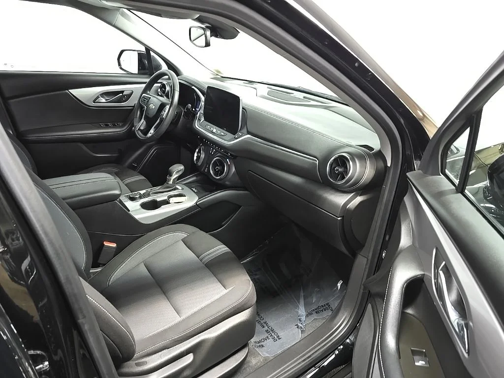 Used 2023 Black Chevrolet LT image 17