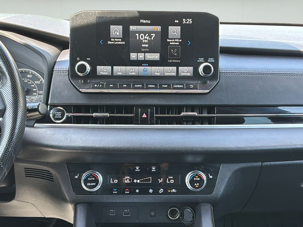 Used 2022 Silver Mitsubishi SEL image 19