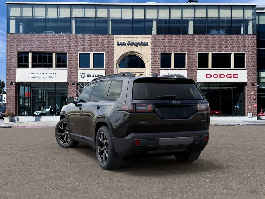 New 2026 Diamond Black Crystal Pearl-Coat Exterior Paint Jeep Overland image 3