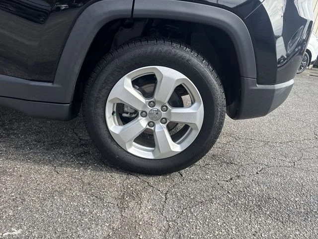 Used 2018 Black Jeep Latitude image 31