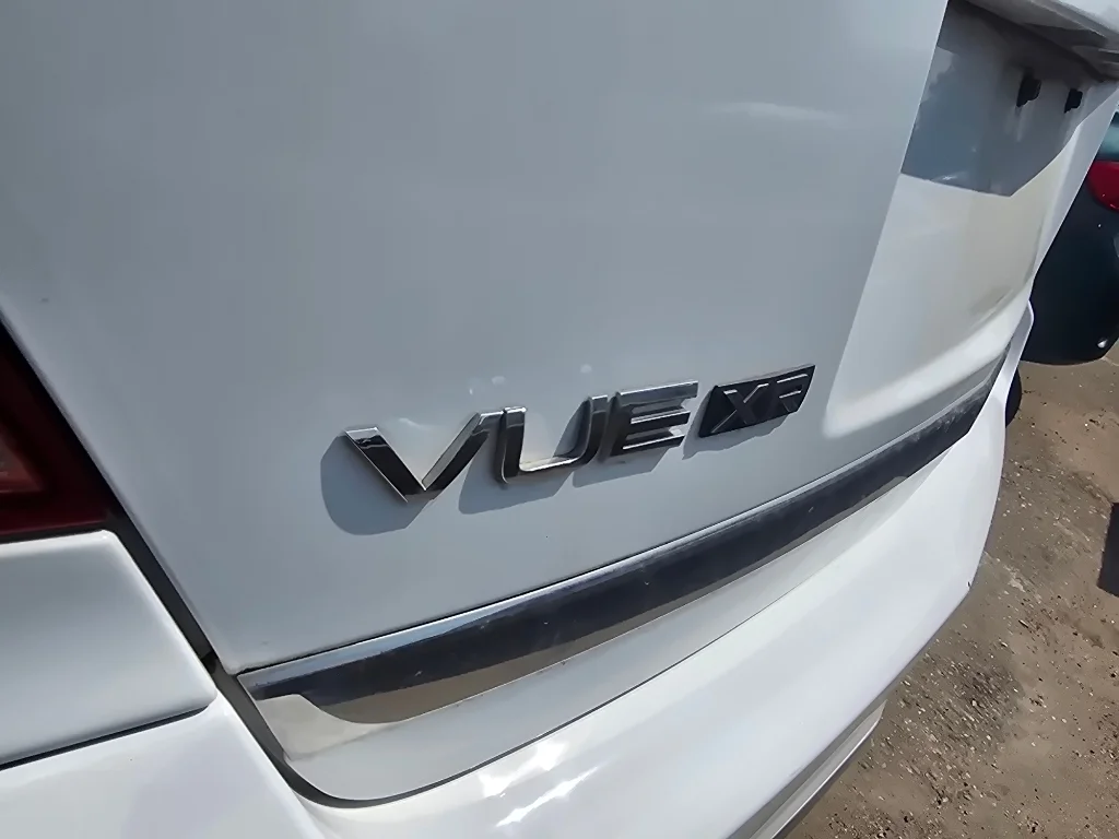 Used 2008 Polar White Saturn XR image 11