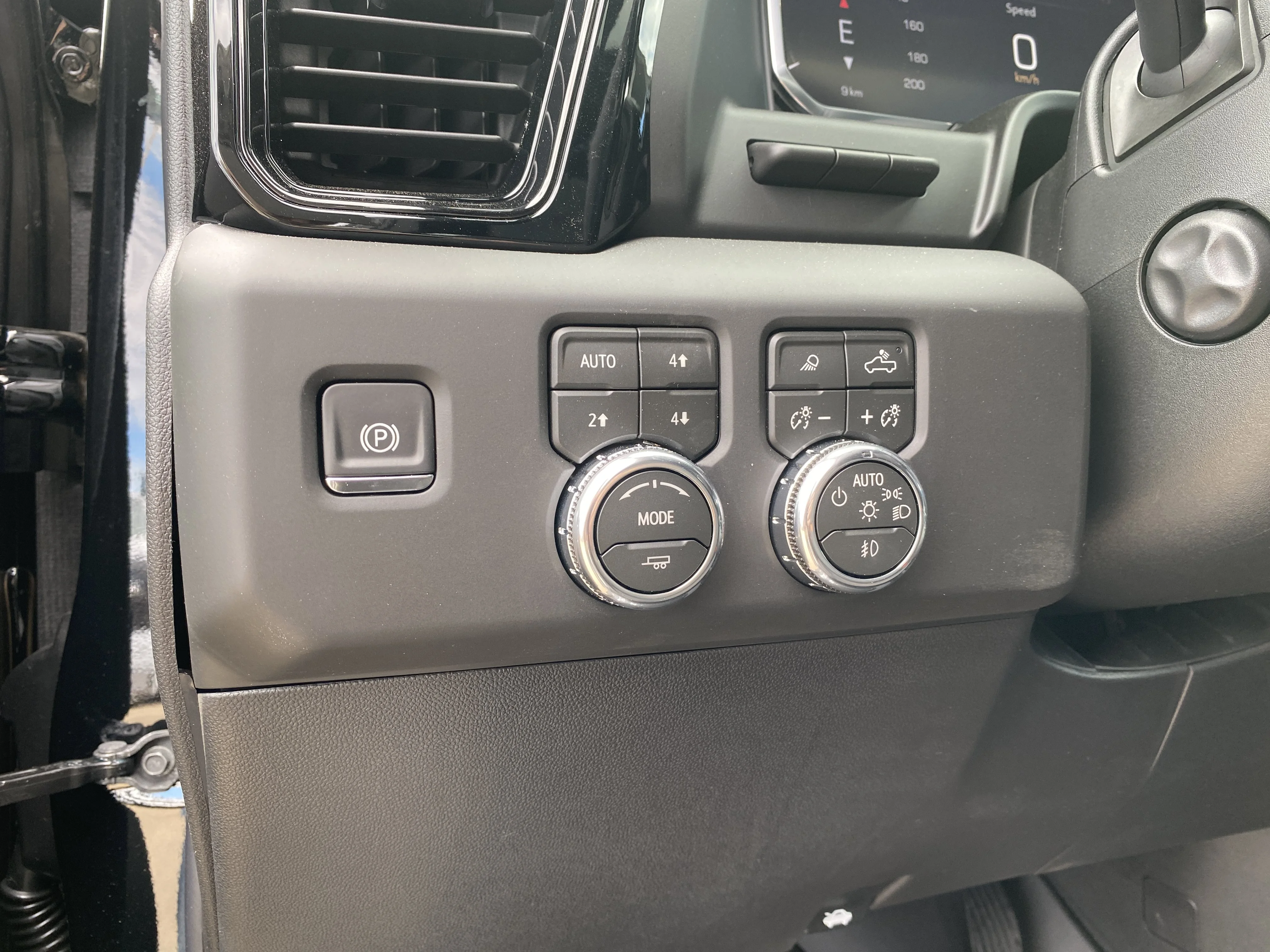 New 2026 ONYX BLACK GMC AT4 image 27