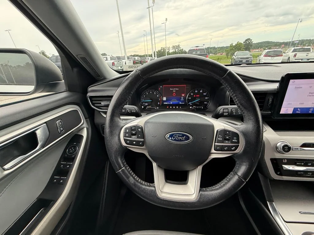 Used 2021 Silver Ford XLT image 9