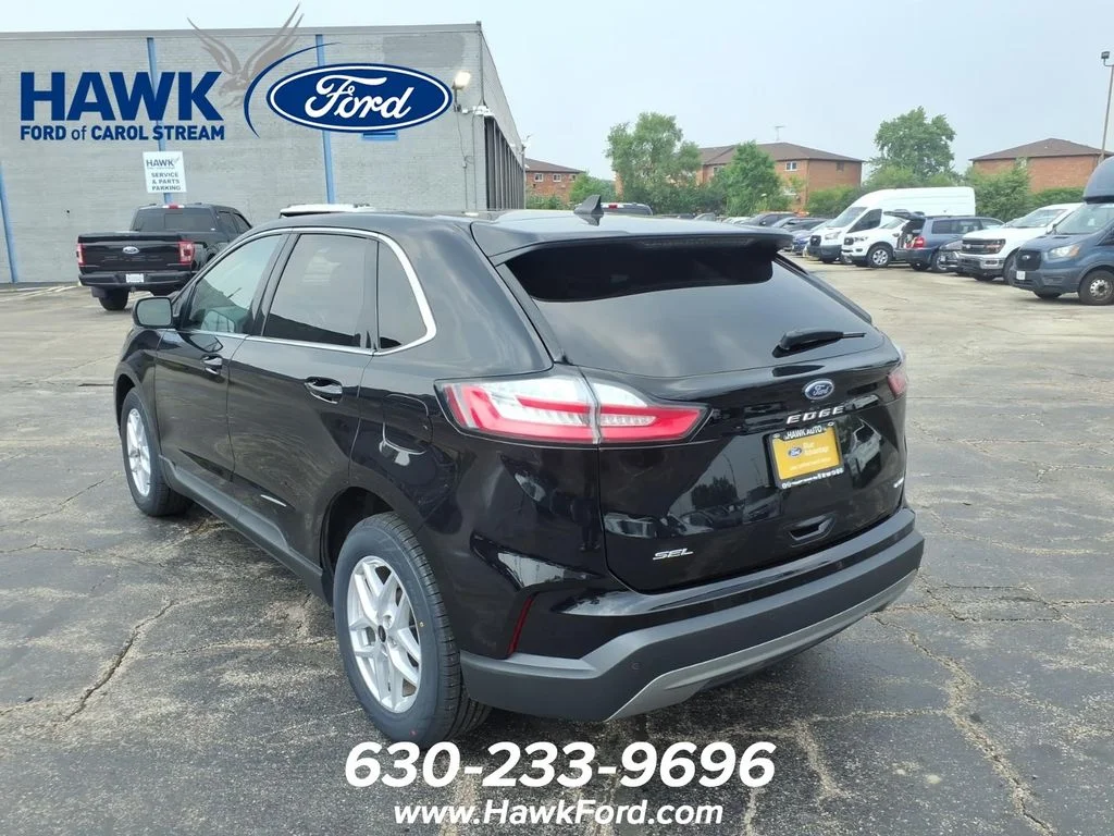 Used 2024 Black Ford SEL image 5