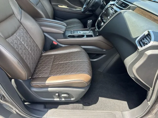 Used 2020 Gray Nissan Platinum image 10