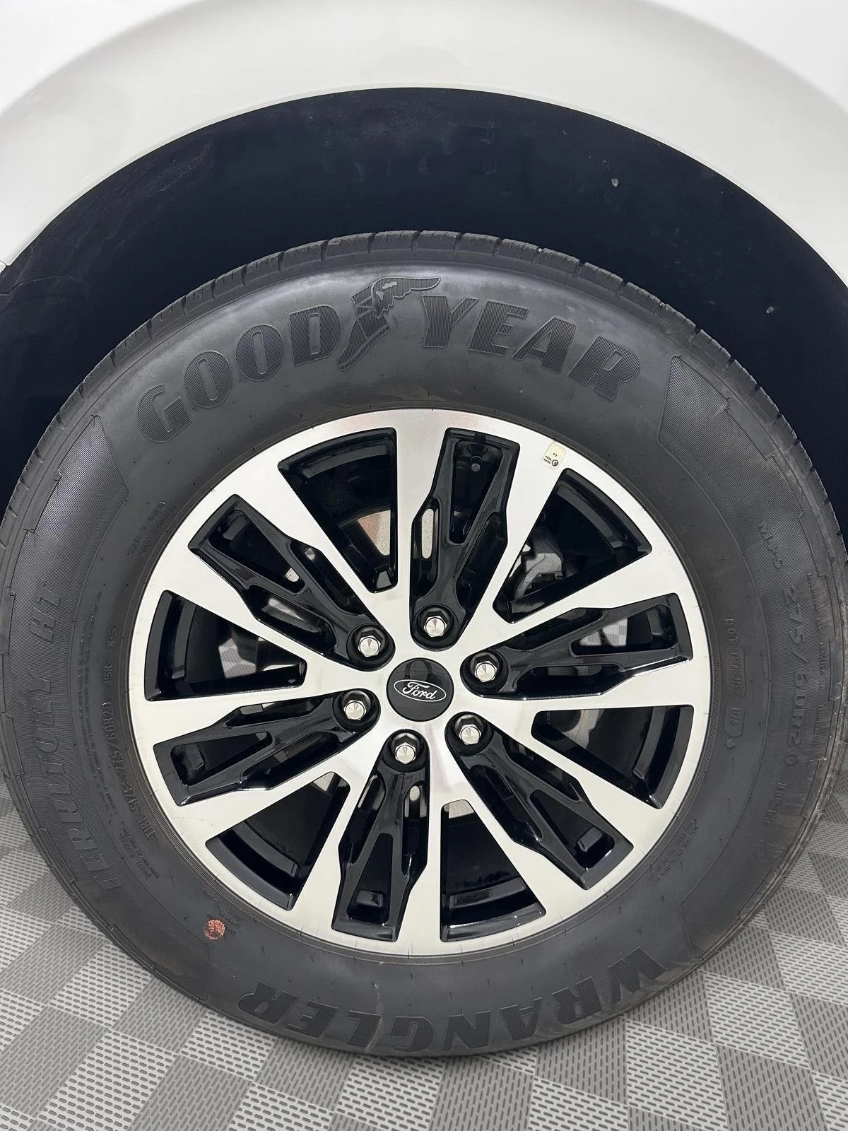 Used 2025 Oxford White Ford Platinum image 28