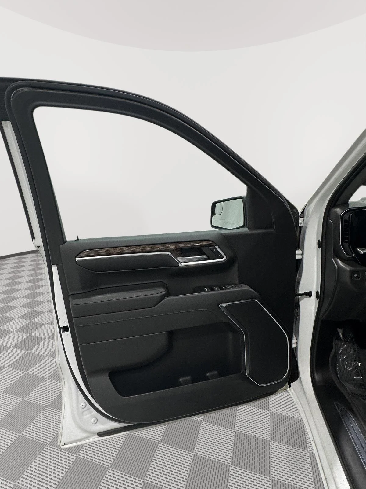 Used 2022 Summit White GMC Elevation image 17