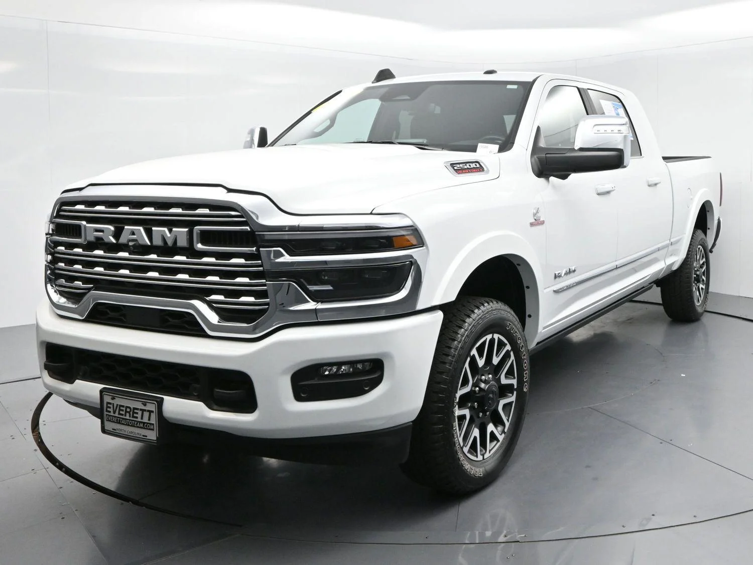 Used 2025 White Ram Limited image 3
