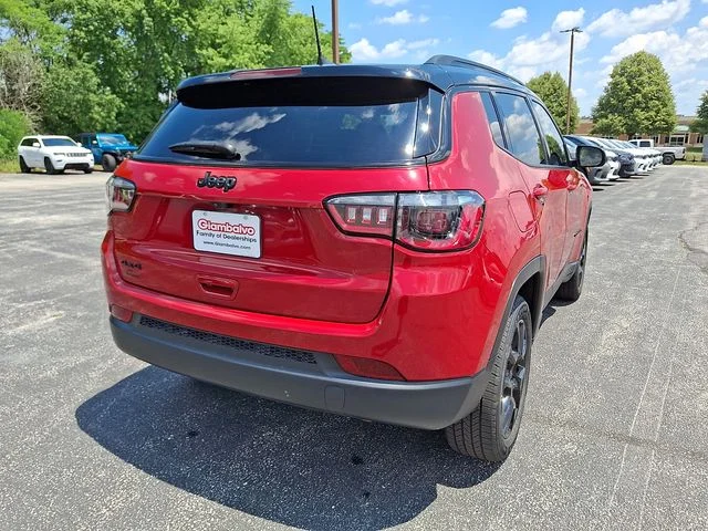Used 2023 Red Jeep Latitude image 10
