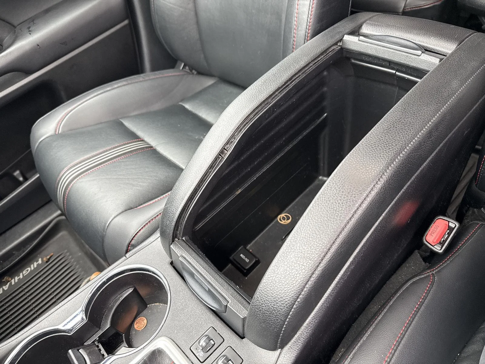 Used 2019 Midnight Black Metallic Toyota SE image 17